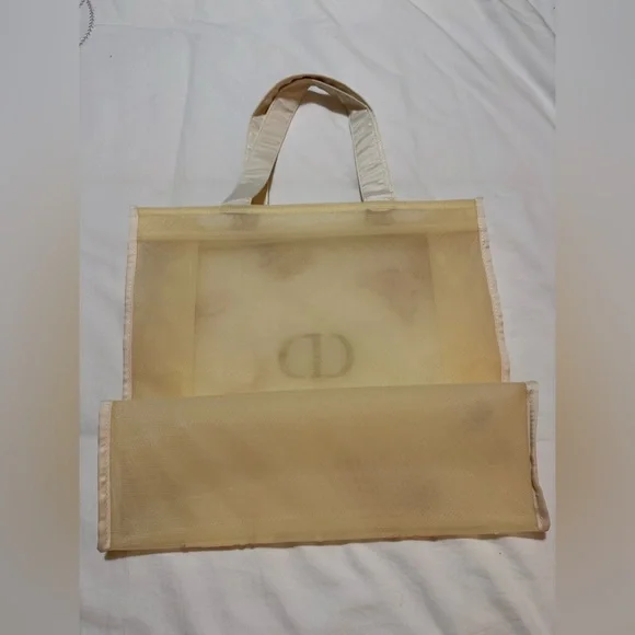 Dior Elegant Floral Embroidered Tote Bag - Picture 2 of 5